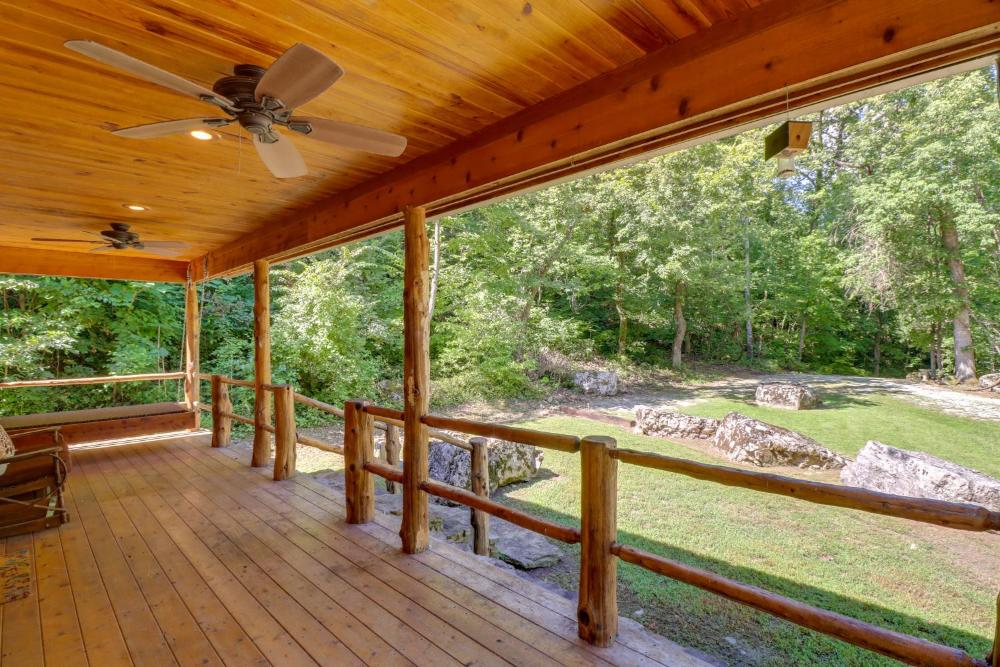 Romantic Mountain View Cabin Rental Near Downtown!